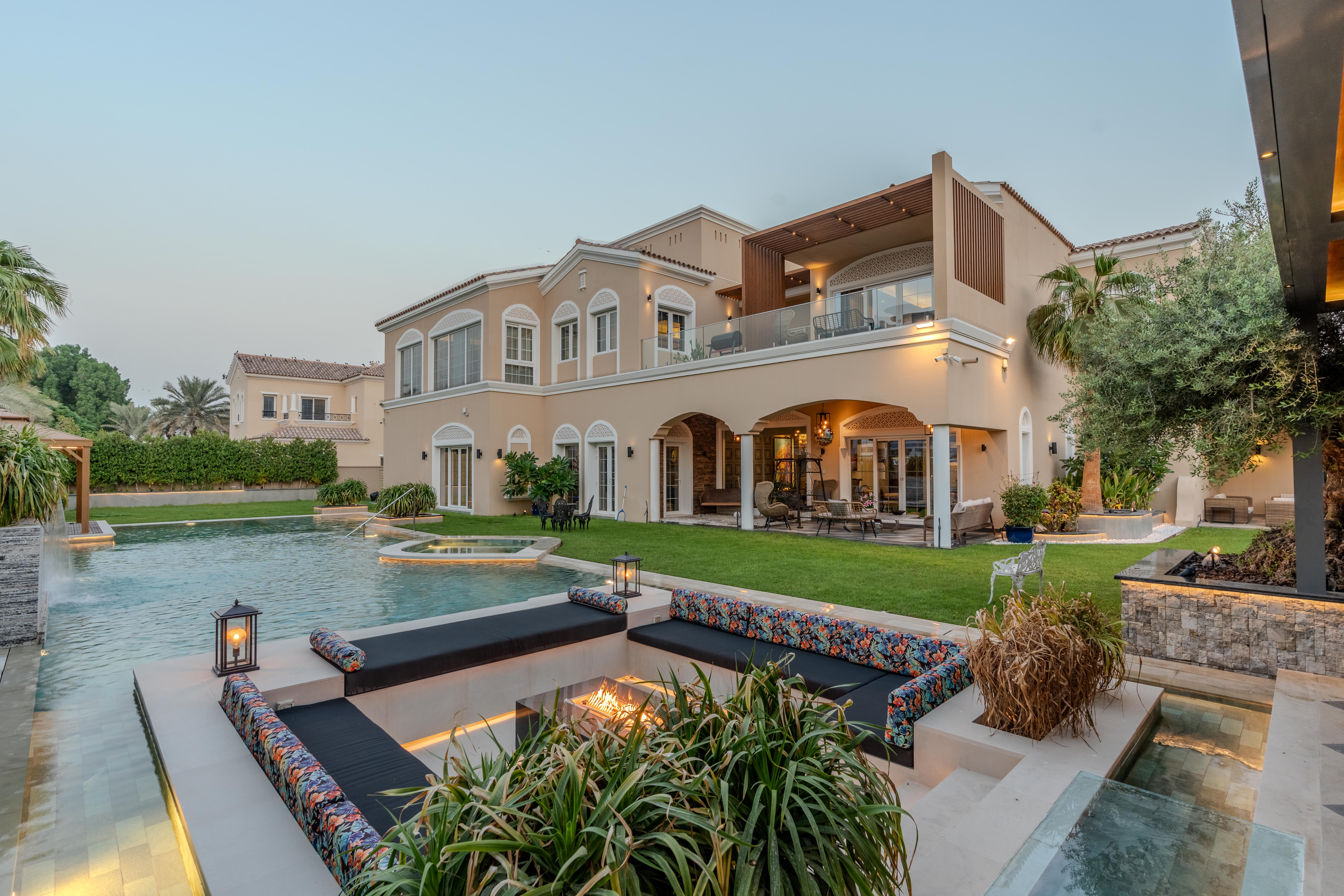 Villa exterior twilight facade photography